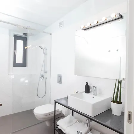 Hotel The Embassy 3*