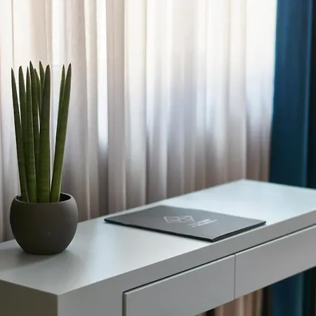 Hotel The Embassy 3*