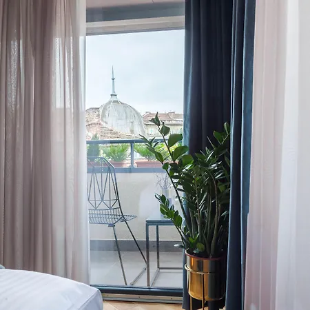 Hotel The Embassy 3*