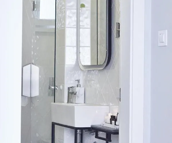 The Embassy 호텔 3*