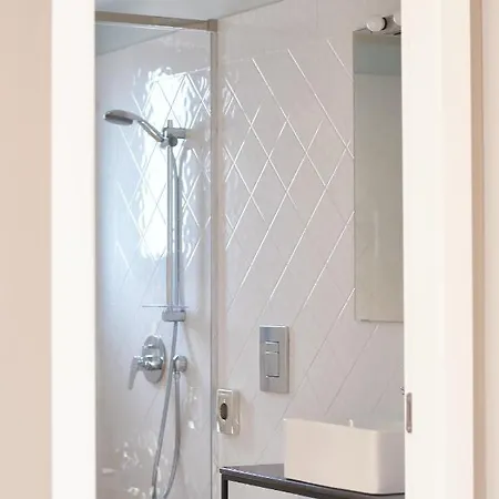 호텔 The Embassy 3*