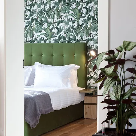 Hotel The Embassy 3*