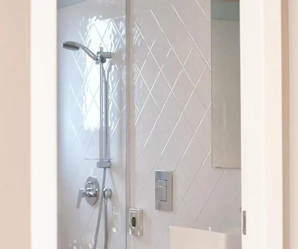 酒店 The Embassy 3*