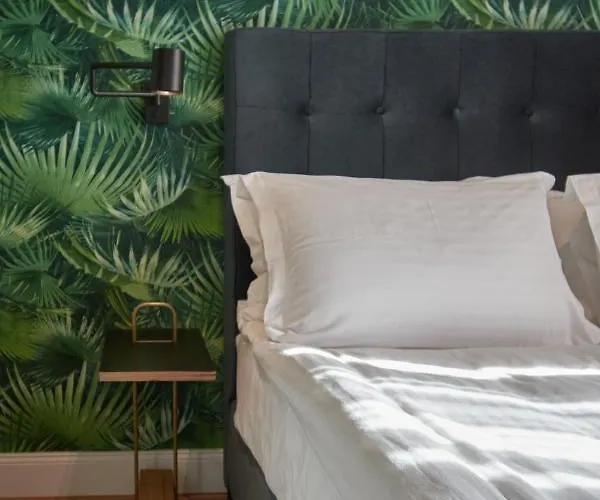 Hotel The Embassy 3*