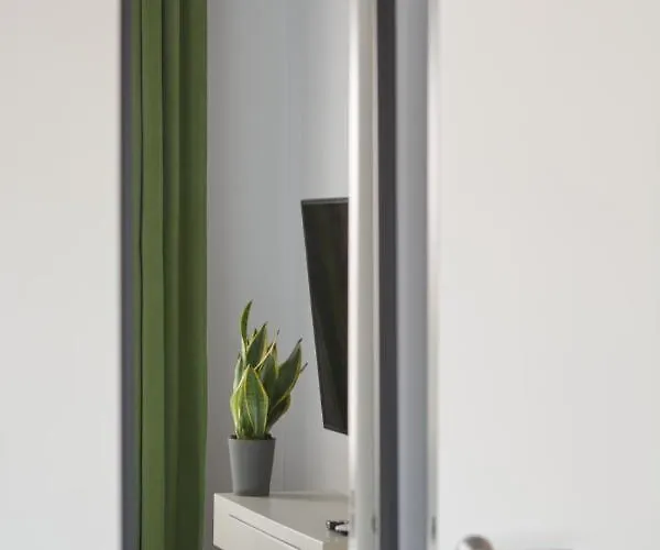 The Embassy فندق