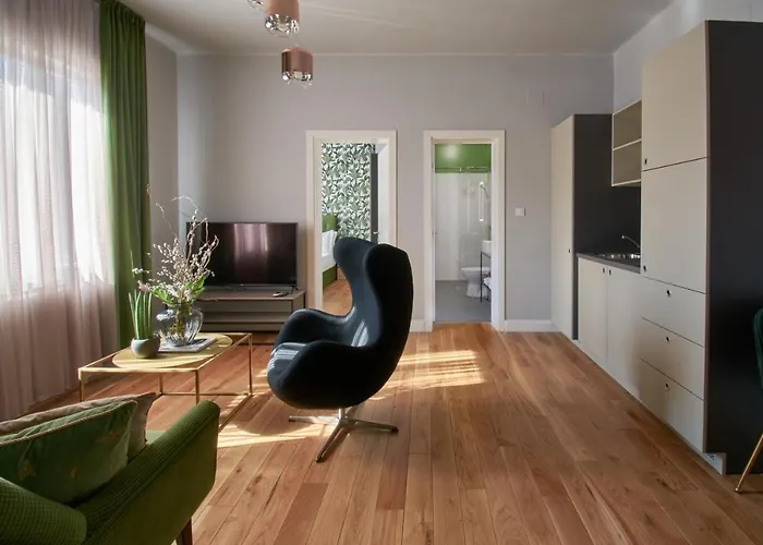 The Embassy 酒店 3*