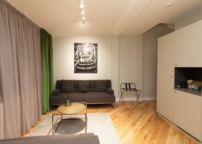 The Embassy فندق