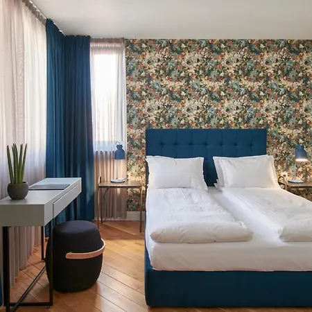 Hotel The Embassy 3*