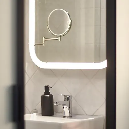 The Embassy Hotel 3*